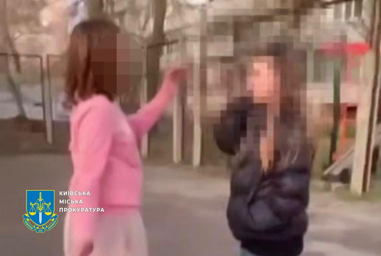 В прокуратурі прокоментували інцидент з побиттям неповнолітньої дівчини на Оболоні