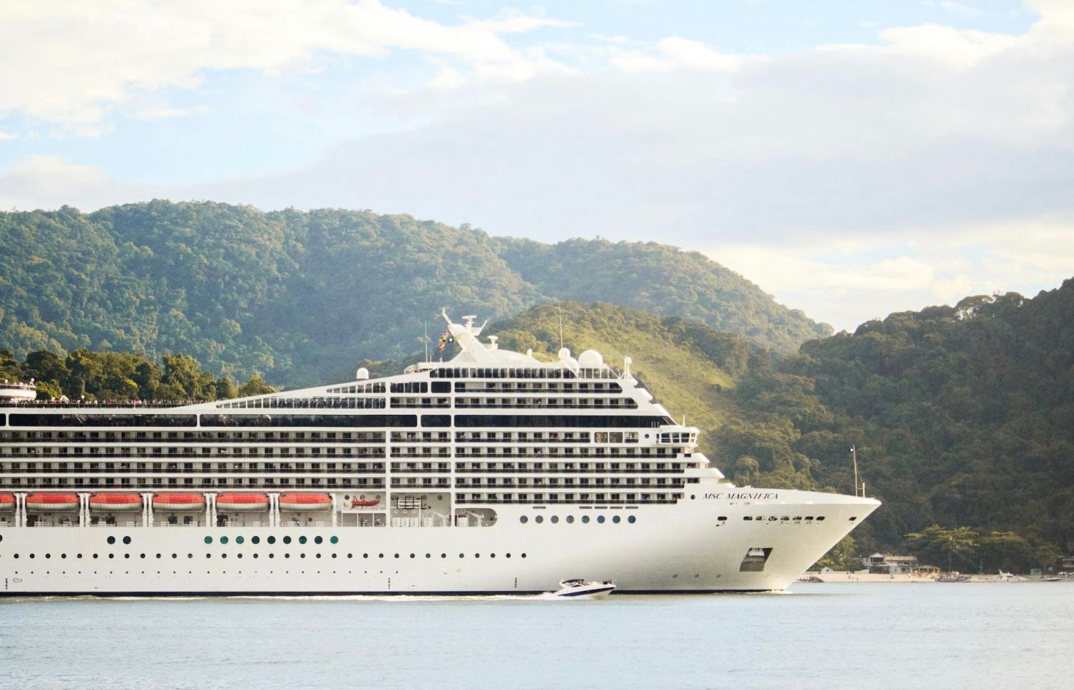 Мужчина выиграл бесплатный круиз, но в результате заплатил 47 000 долларов