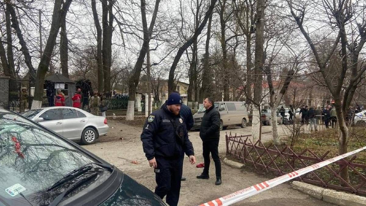 В Каменце-Подольском пострадали люди в результате взрыва возле ТЦК В Каменце-Подольском пострадали люди в результате взрыва возле ТЦК