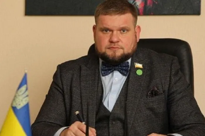 Нардеп провел ритуал засеивания мака Нардеп провел ритуал засеивания мака