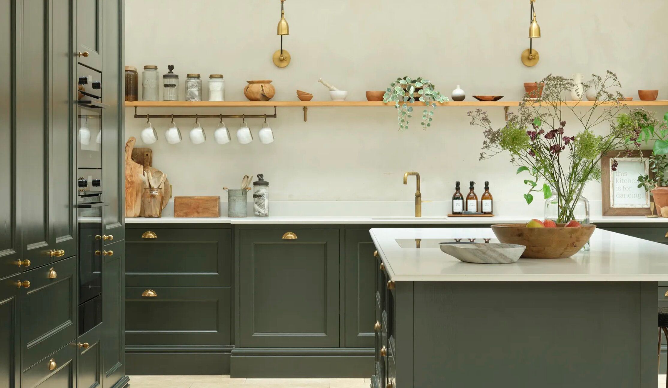 Три кольори для кухні, які вийшли з моди, і їхні трендові альтернативи Три кольори для кухні, які вийшли з моди, і їхні трендові альтернативи