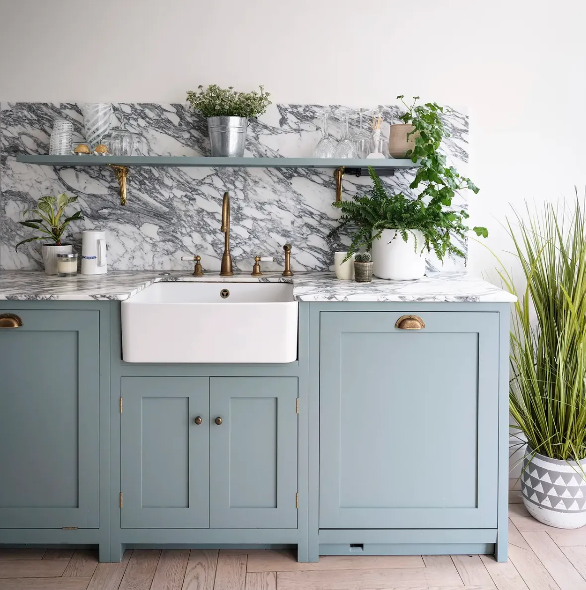 Кухня в небесно-голубом цвете Кухня в небесно-голубом цвете