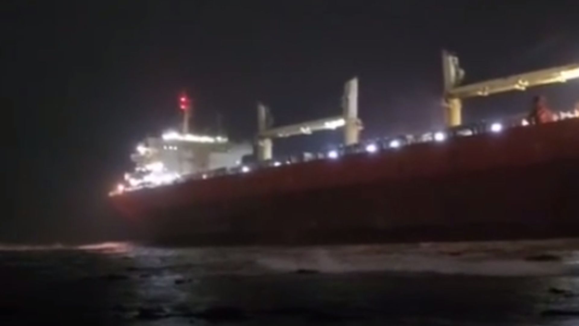 Китайское судно село на мель Китайское судно село на мель