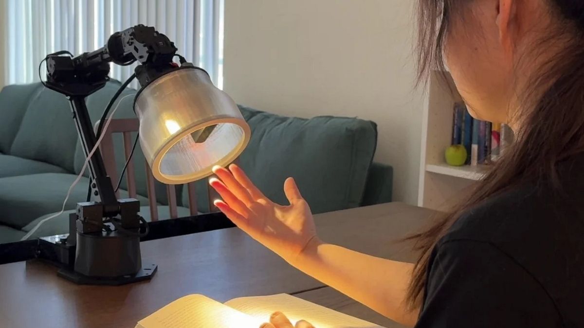 Apple показала прототип свого першого робота Apple показала прототип свого першого робота