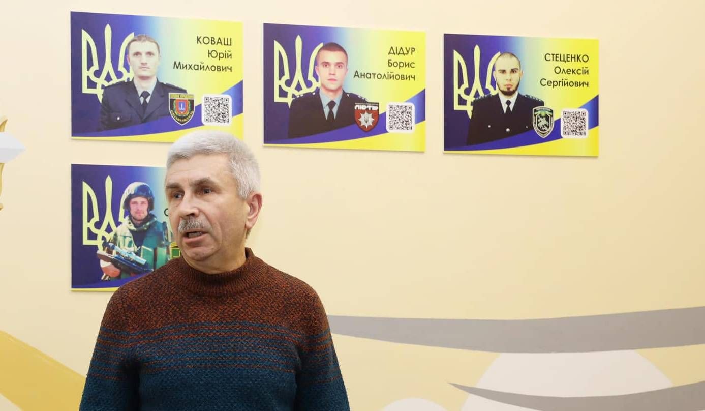 На меморіал помістили фото живого захисника На меморіал помістили фото живого захисника