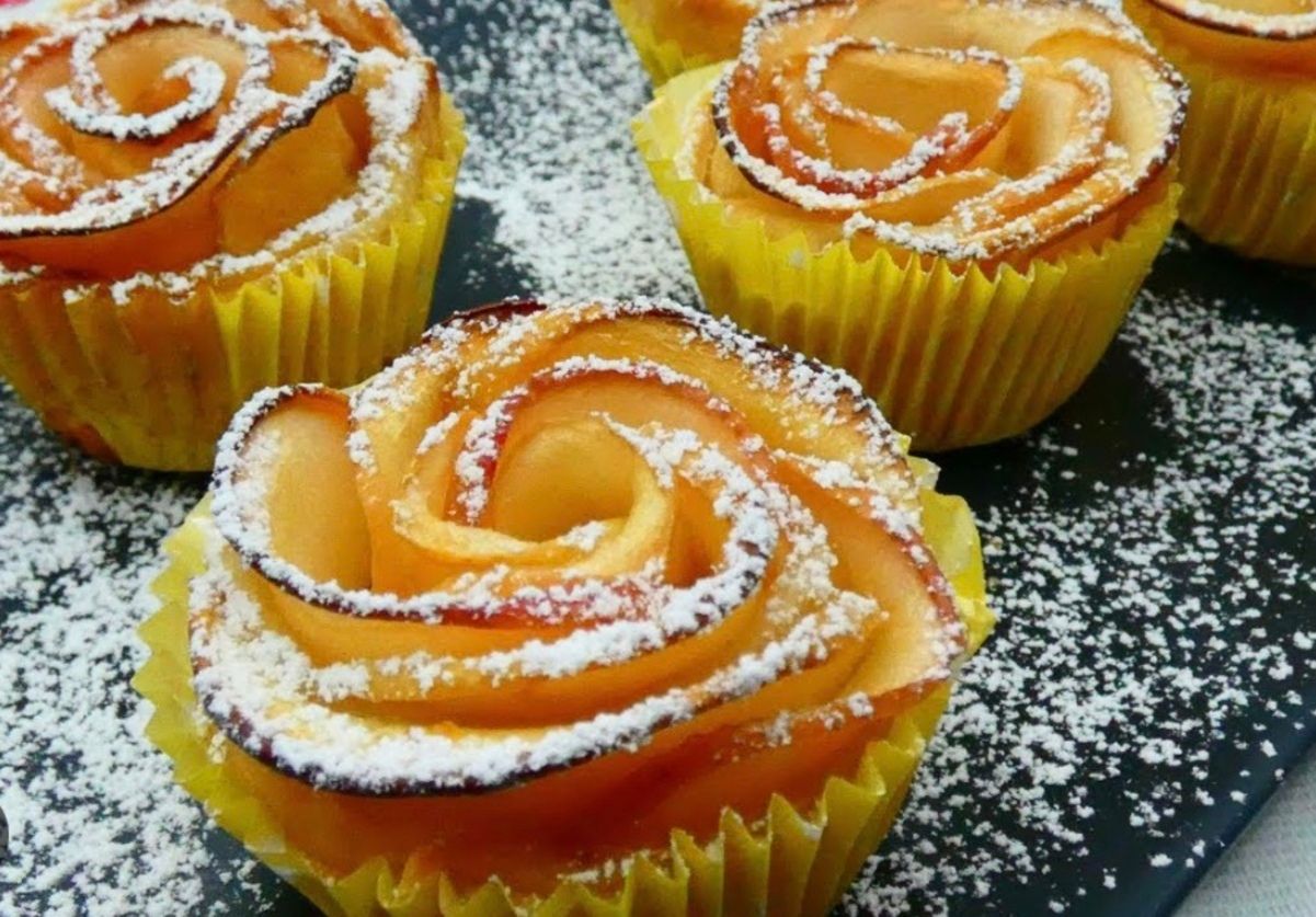 Розочки из слоеного теста с яблоками Розочки из слоеного теста с яблоками