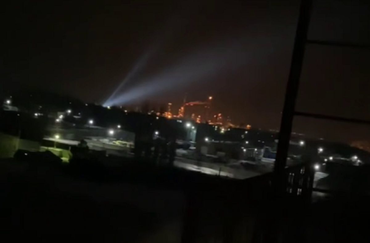 В Энгельсе и Саратовы взрывы - могло прилететь по аэродрому, НПЗ