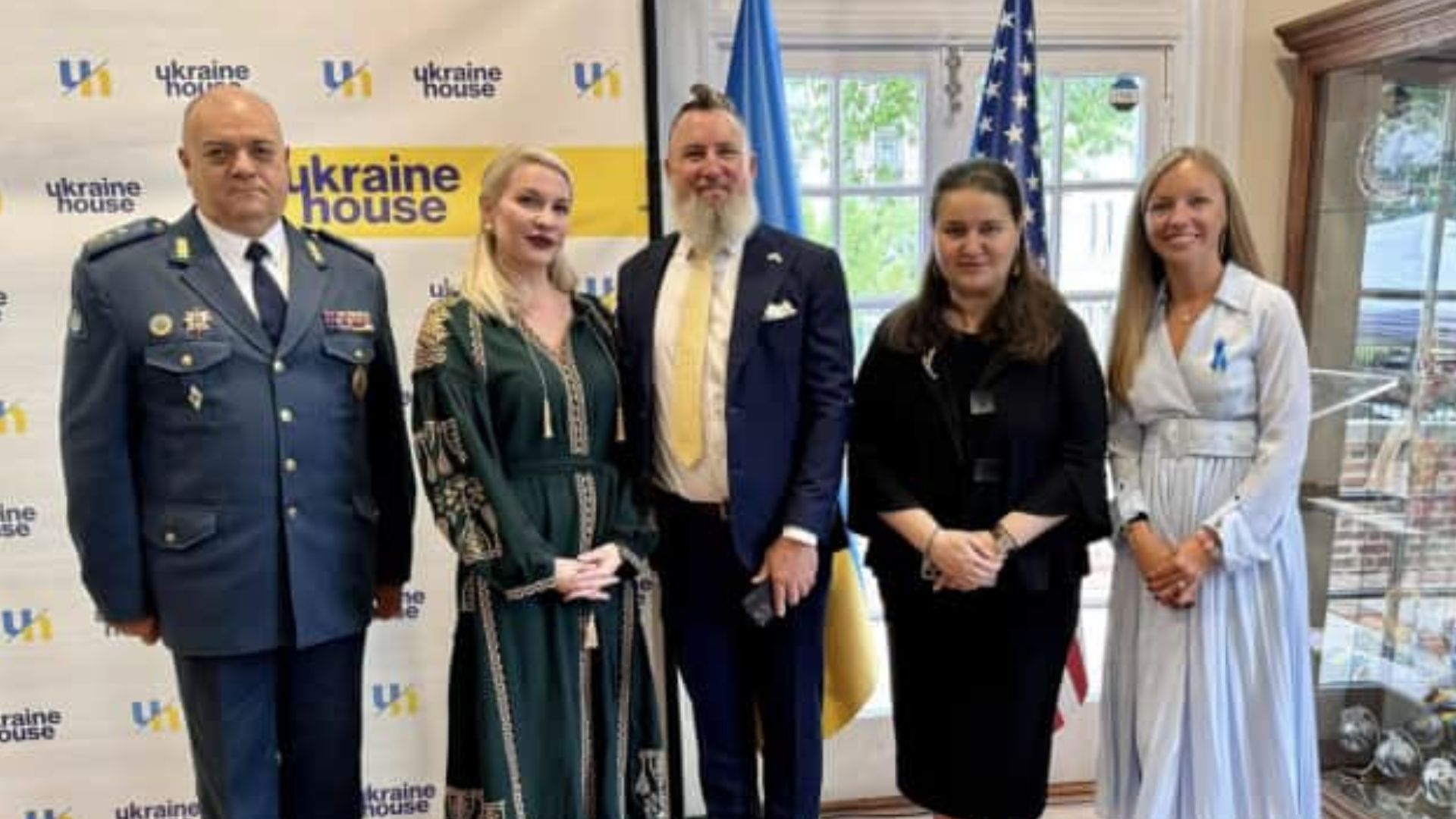 Фото Маркаровой с Меган Моббс в Ukraine House