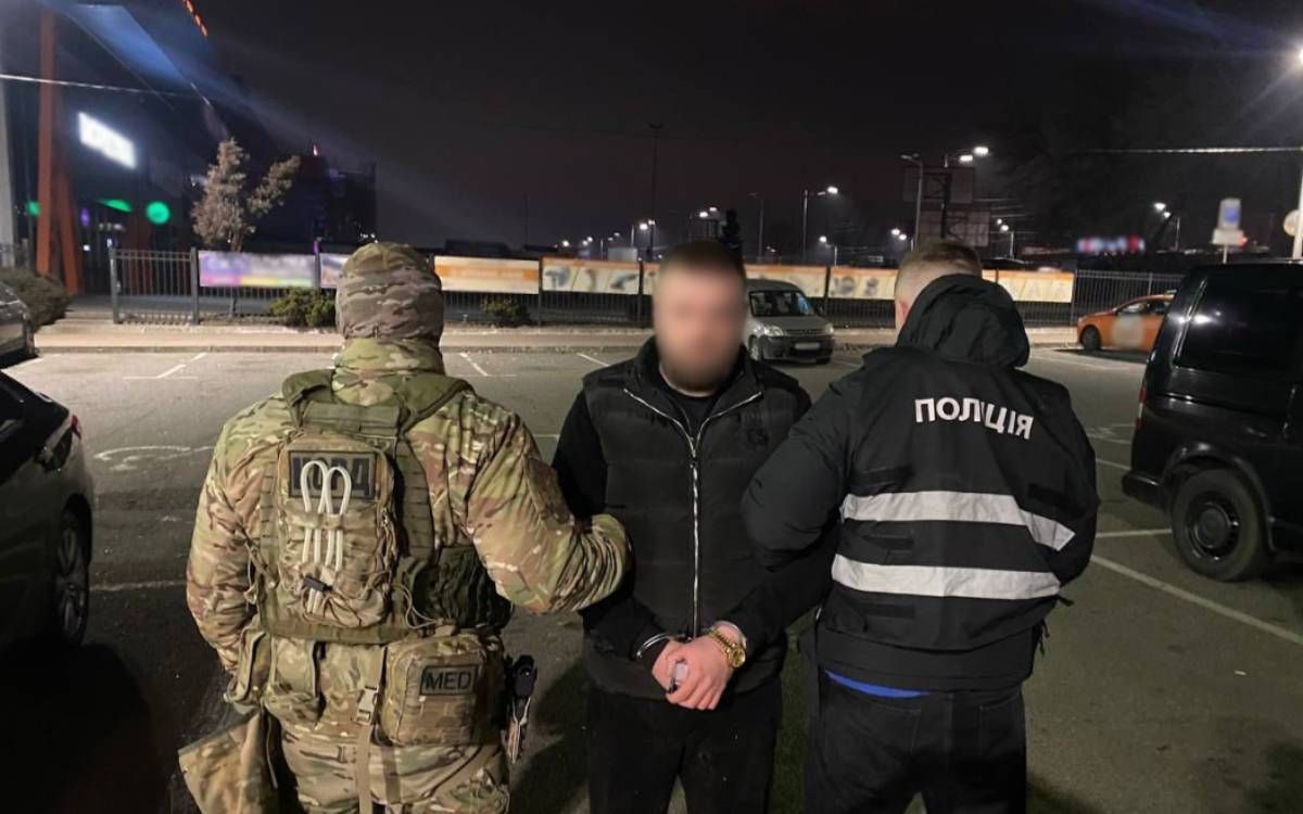 На Черниговщине вооруженные мужчины "подрезали" автобус с военными: забрали двух мобилизованных - 24 Канал