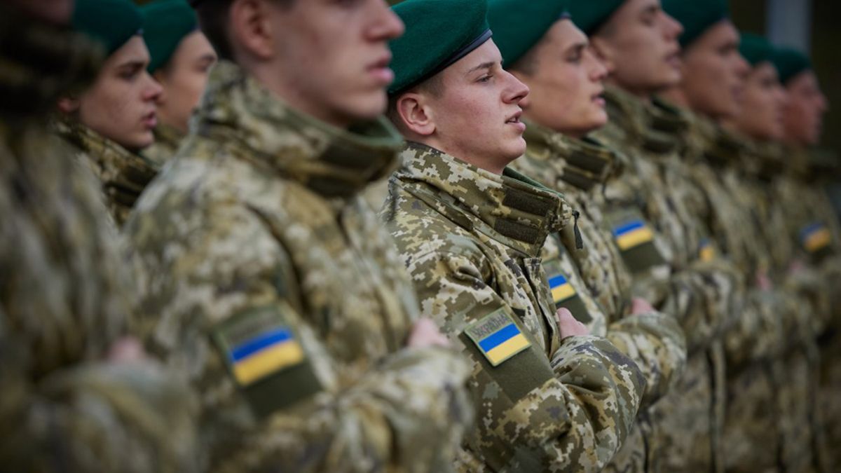 Лазуткин сказал, как молодые добровольцы будут получать миллион гривен Лазуткин сказал, как молодые добровольцы будут получать миллион гривен