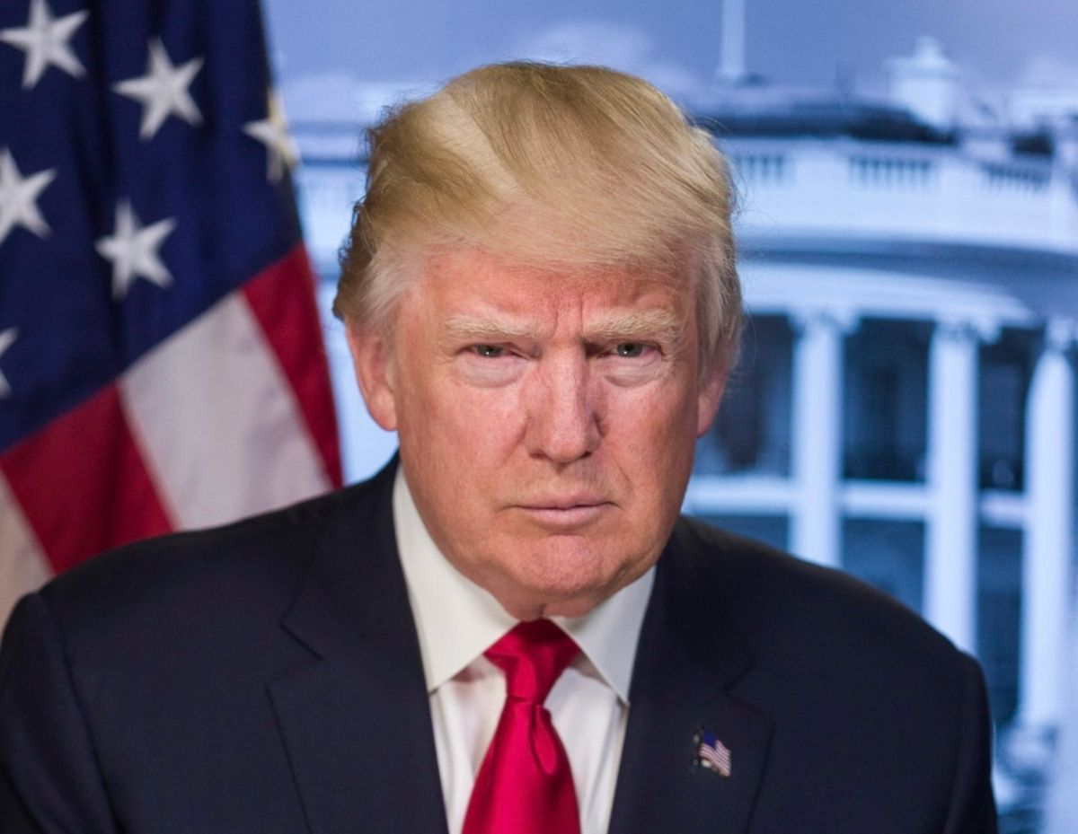 Трамп может закрыть в ряде стран мира консульства США Трамп может закрыть в ряде стран мира консульства США