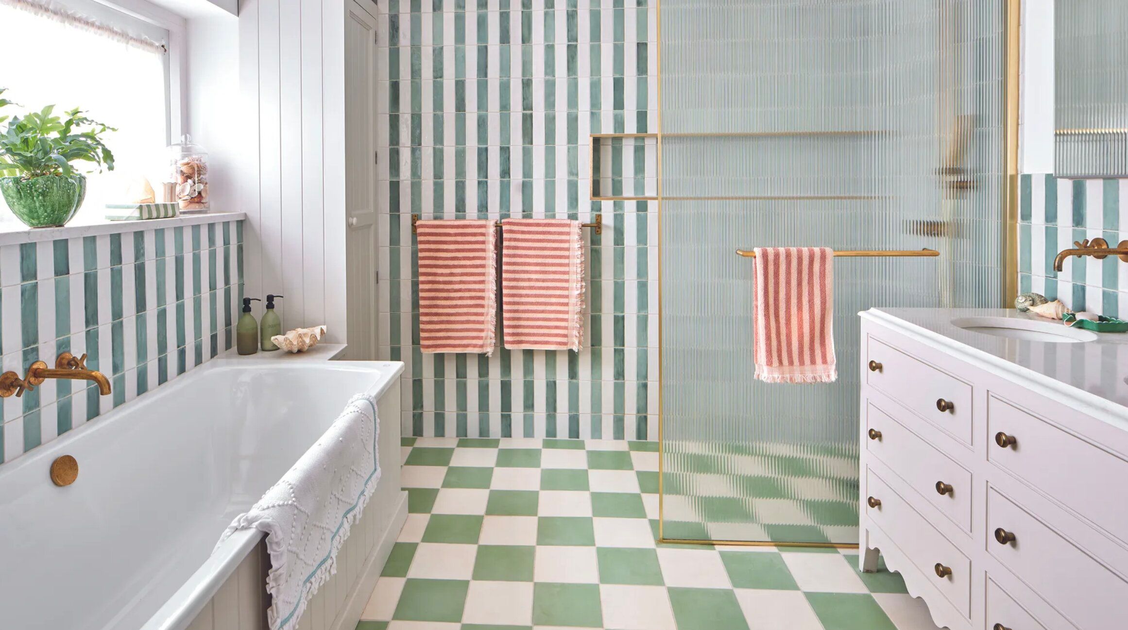 Встроенные ванны возвращаются в тренды интерьера - идеи для стилизации с фото Встроенные ванны возвращаются в тренды интерьера - идеи для стилизации с фото