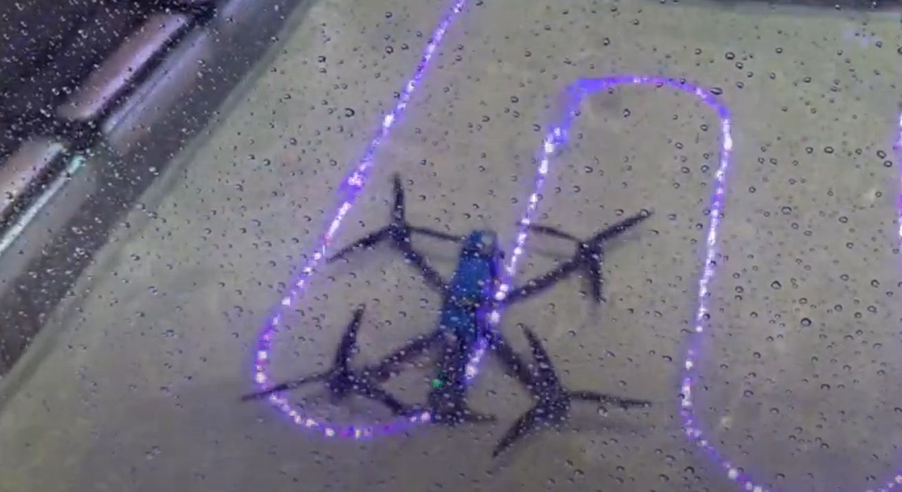 Дрон, который может погружаться под воду