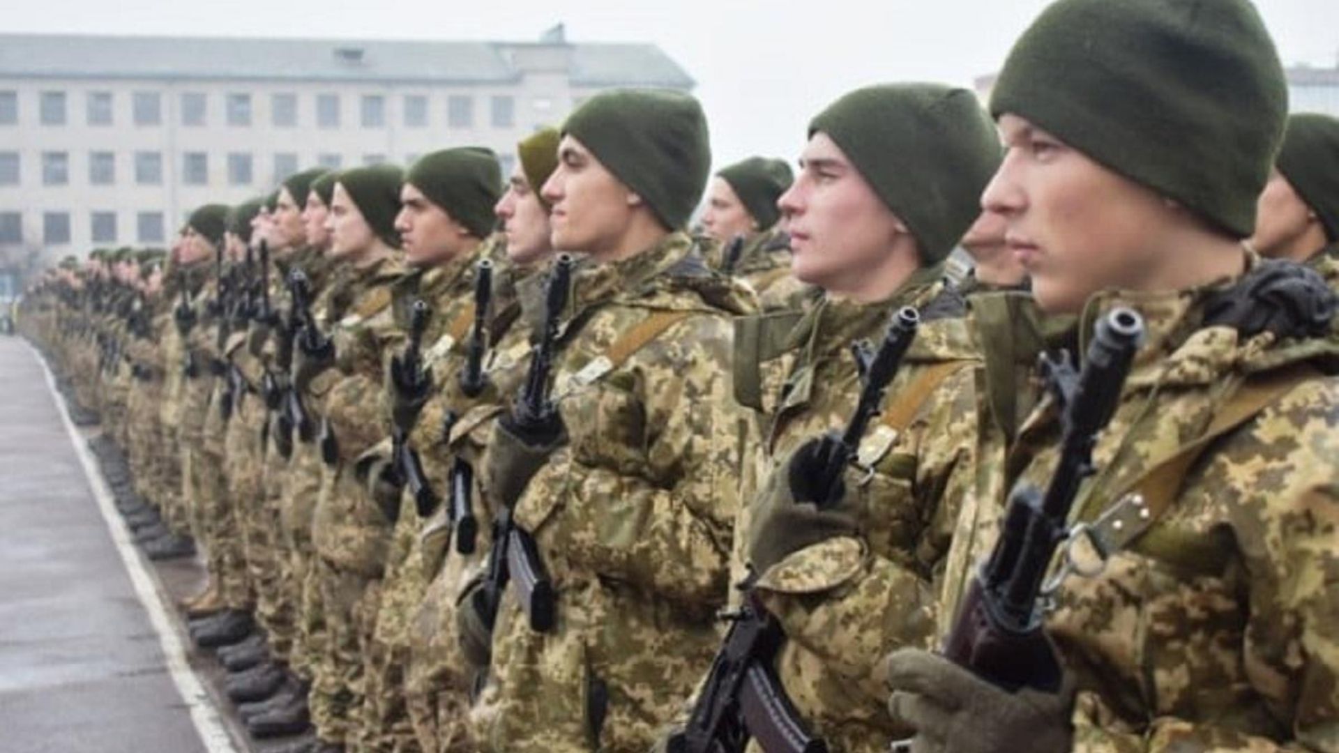 В Україні чоловікам 18 - 24 років пропонують службу за спеціальним контрактом В Україні чоловікам 18 - 24 років пропонують службу за спеціальним контрактом