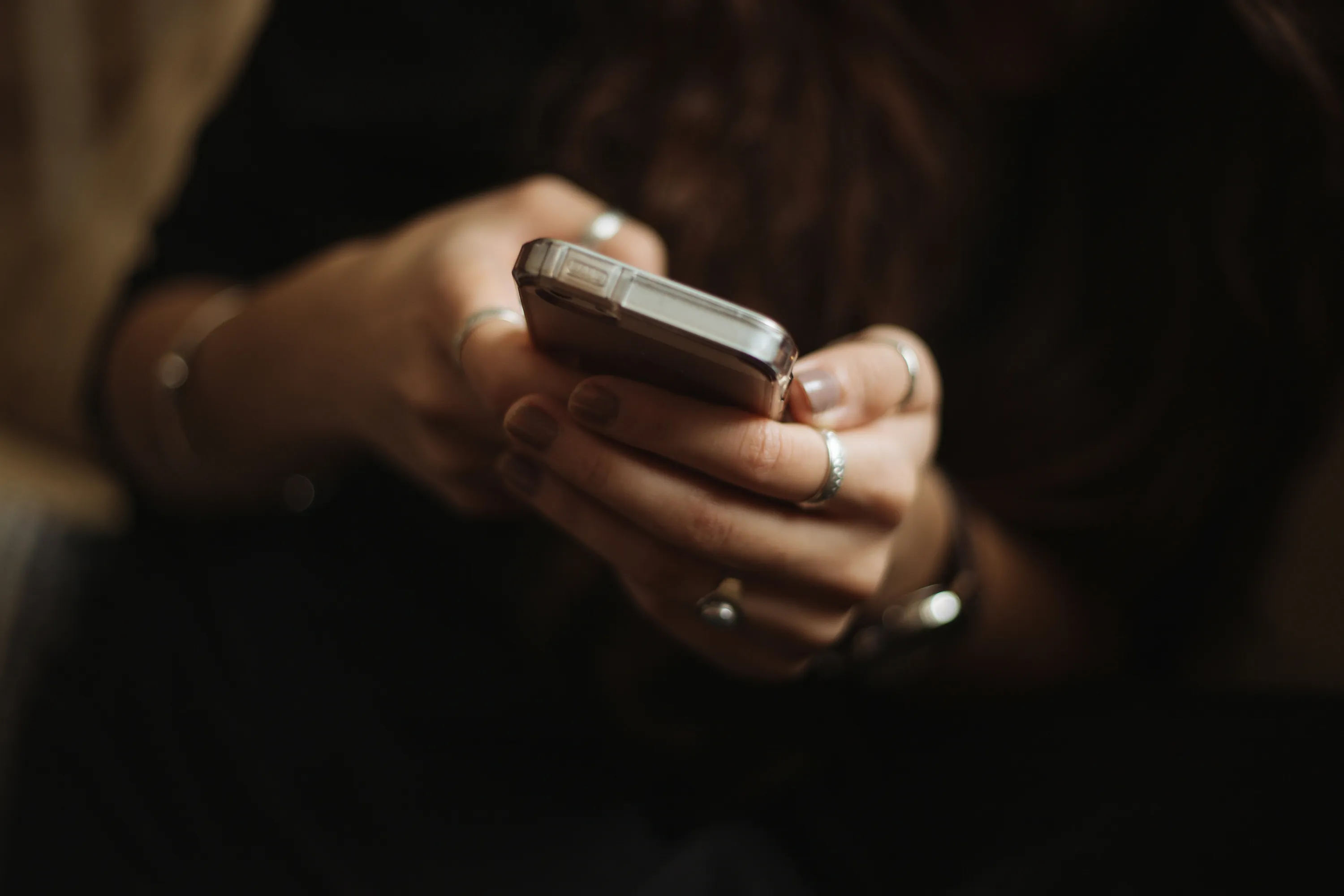 Користувачі соцмереж скаржаться на роботу смартфонів Користувачі соцмереж скаржаться на роботу смартфонів