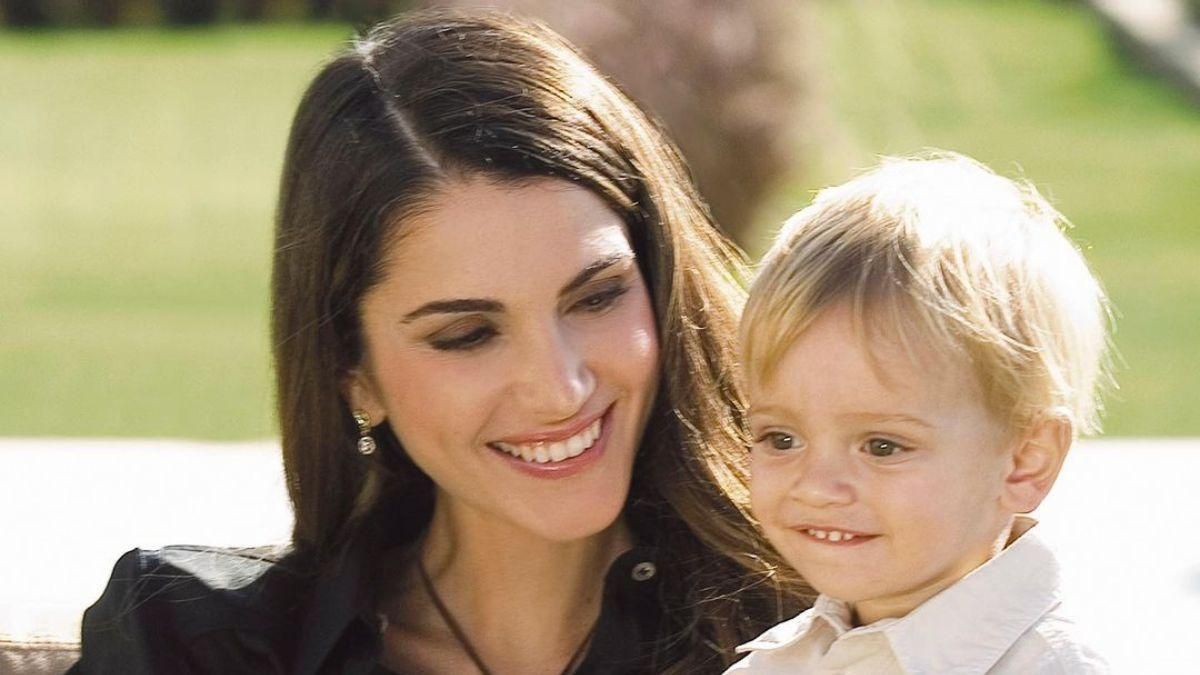 Королева Ранія з сином Королева Ранія з сином