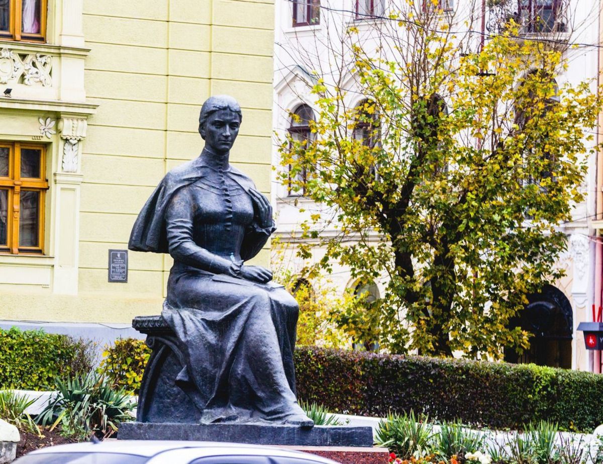 Как ИИ "оживил" памятники в Черновцах Как ИИ "оживил" памятники в Черновцах