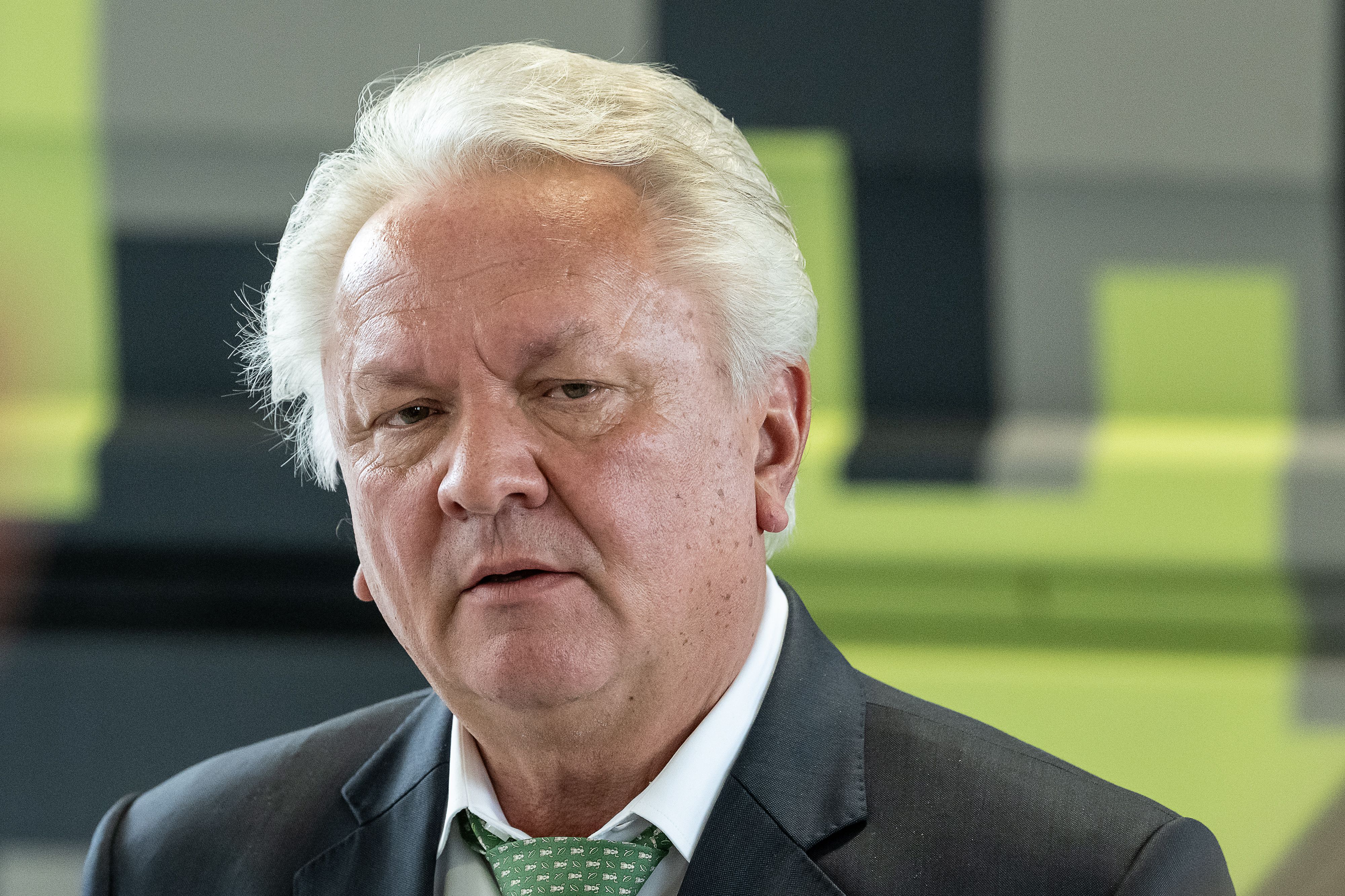 Директор Rheinmetall попередив про вичерпання запасів зброї на складах у Європі та Україні Директор Rheinmetall попередив про вичерпання запасів зброї на складах у Європі та Україні