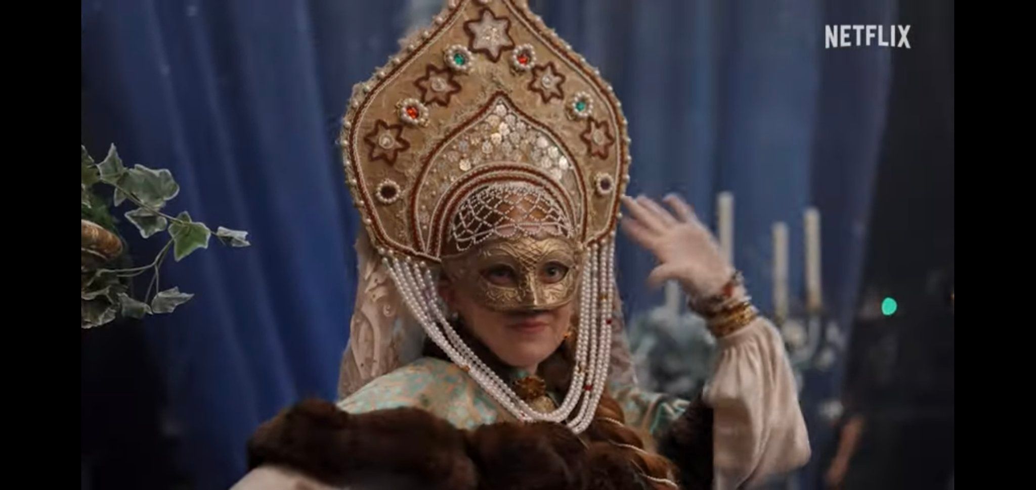 Українці розкритикували кокошник у "Бріджертонах" Українці розкритикували кокошник у "Бріджертонах"