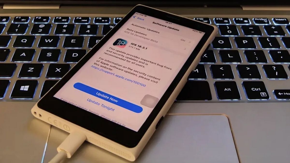 iPhone SE 3 втиснули в корпус Nokia Lumia 1020 iPhone SE 3 втиснули в корпус Nokia Lumia 1020