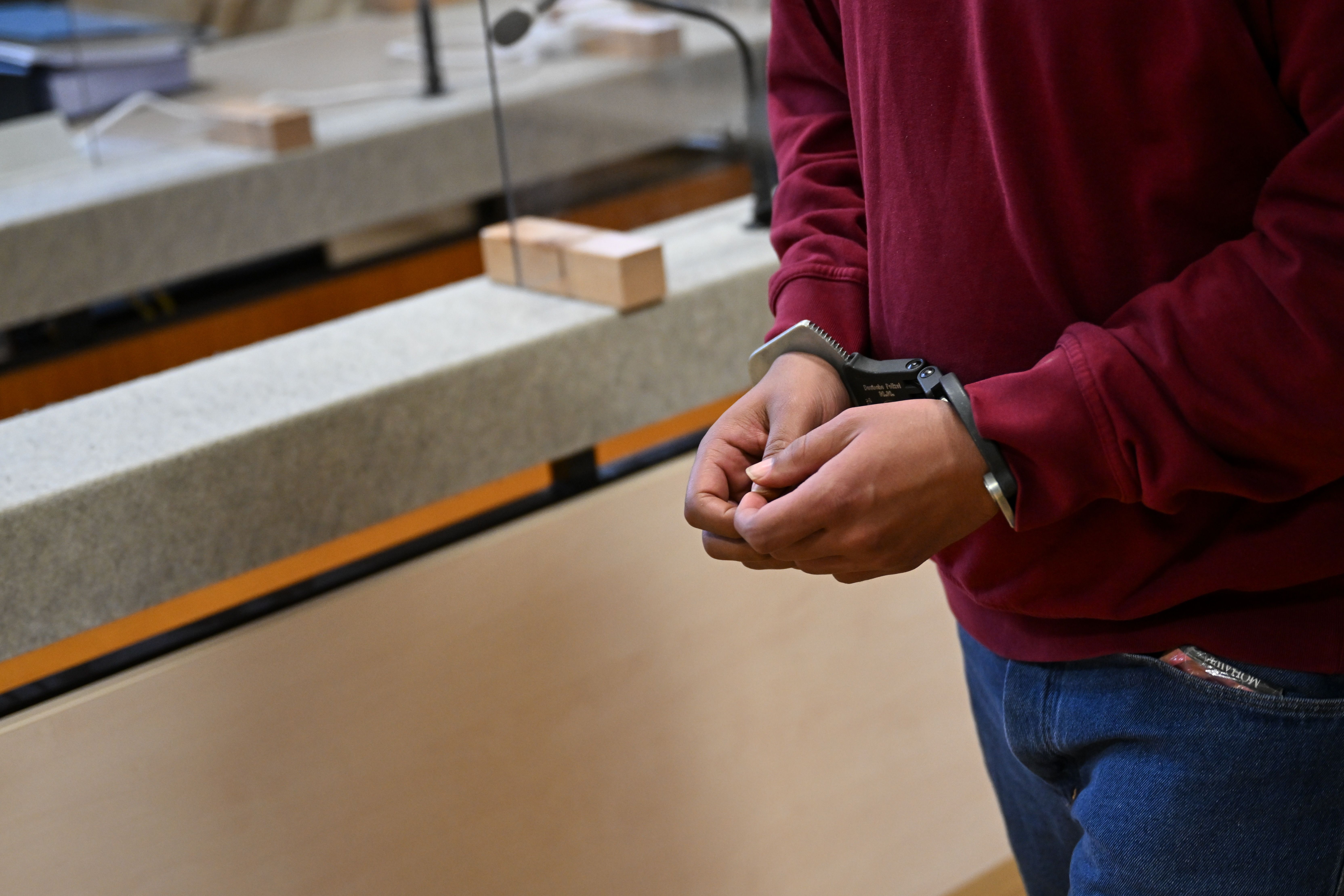 Підозрюють у плануванні теракту на вокзалі: в Австрії заарештували 14-річного хлопця - 24 Канал Підозрюють у плануванні теракту на вокзалі: в Австрії заарештували 14-річного хлопця - 24 Канал