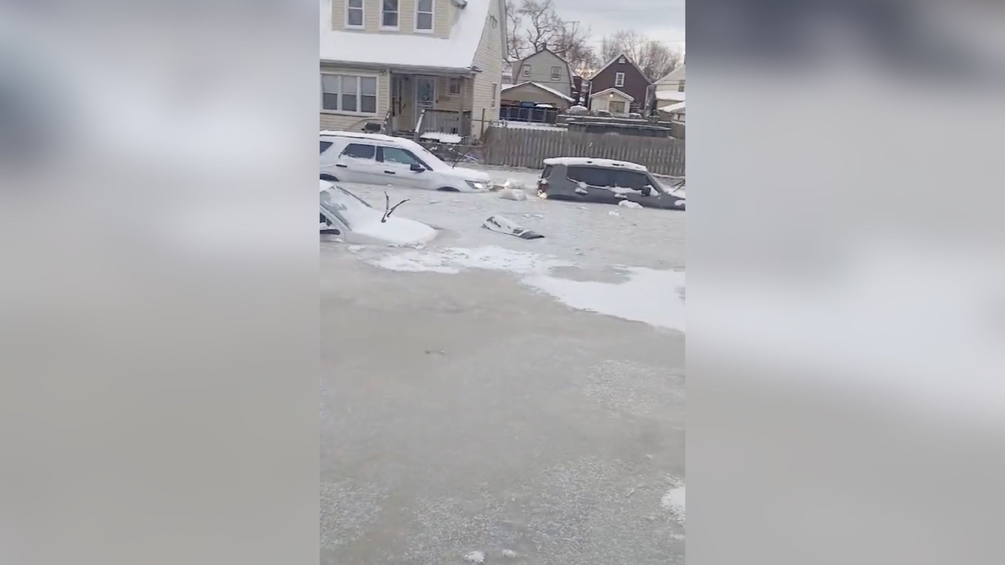 Улица в Детройте полностью замерзла Улица в Детройте полностью замерзла