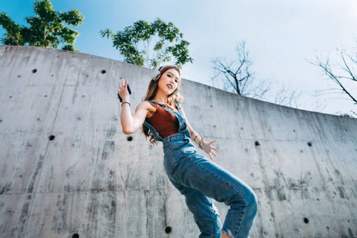 В ТикТок появился новый тренд бег с подпрыгиванием - как исполнить танец с ТикТок - Тренды