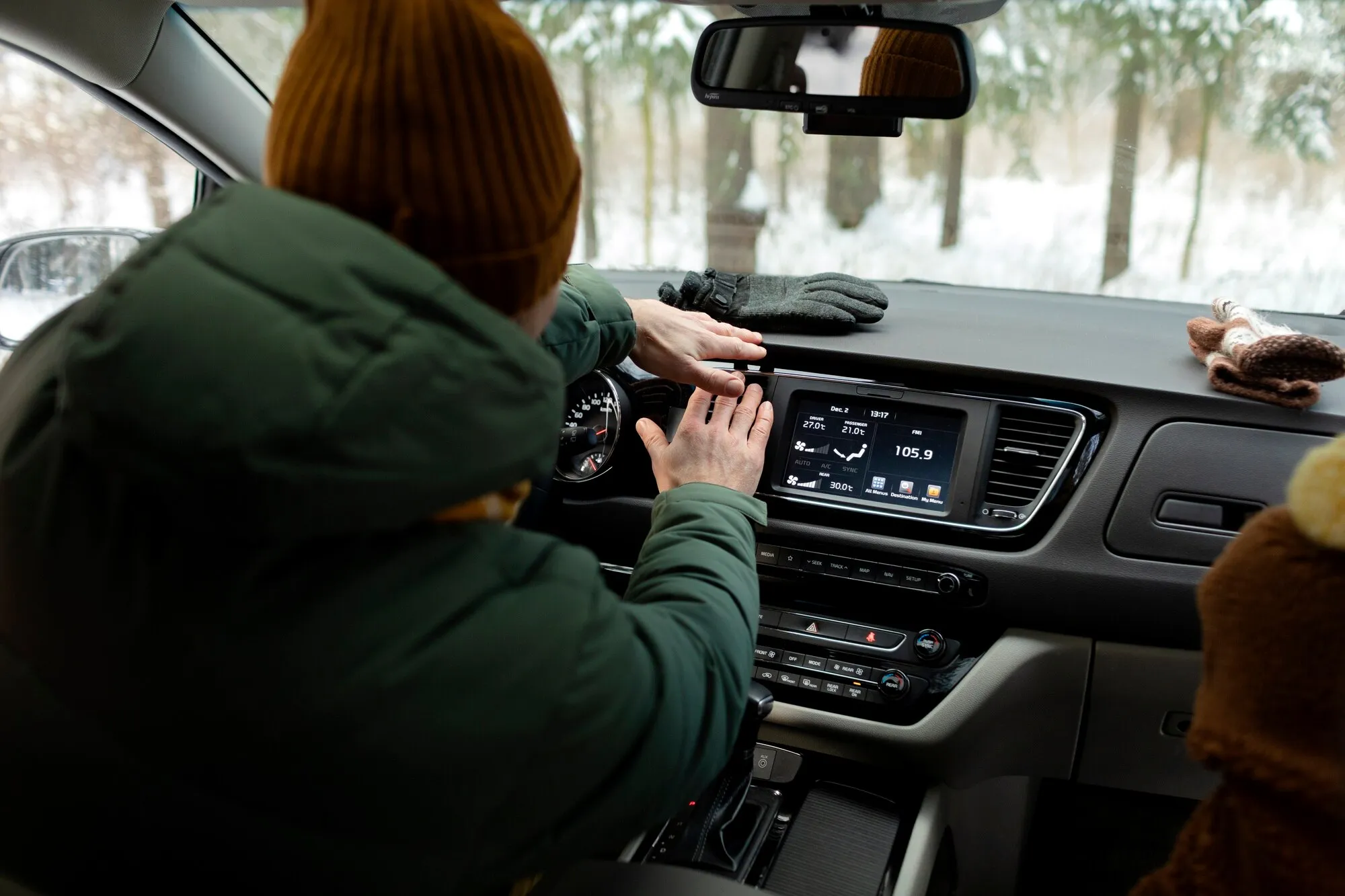 Водій сидить в автомобілі