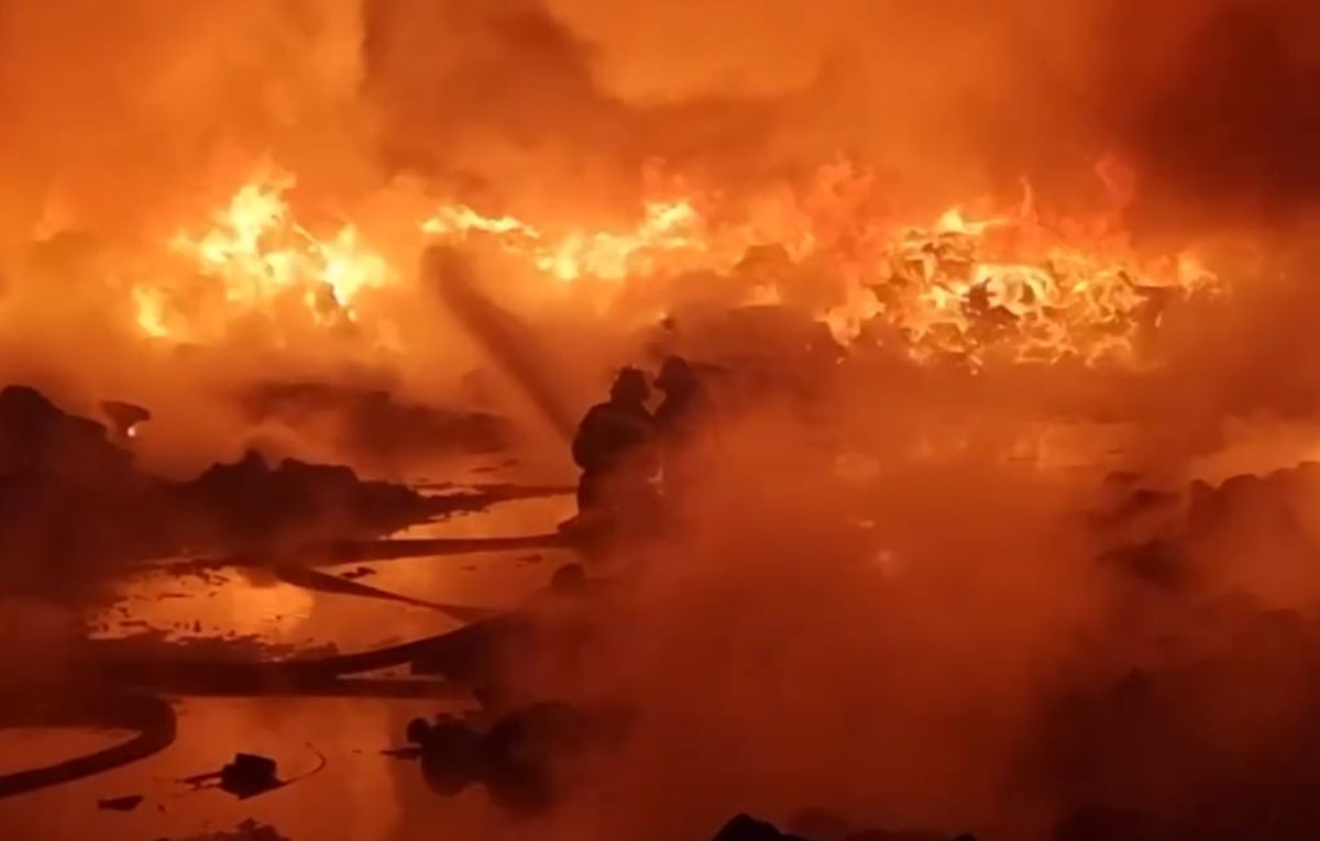 Пожар в России 21 февраля 2025 - горит в Калужской области - видео - 24 Канал Пожар в России 21 февраля 2025 - горит в Калужской области - видео - 24 Канал