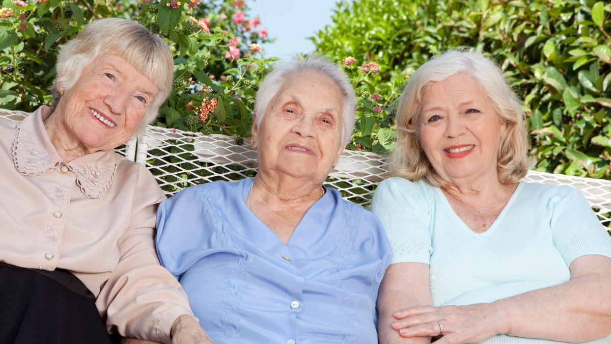 Виплати пенсіонерам Виплати пенсіонерам