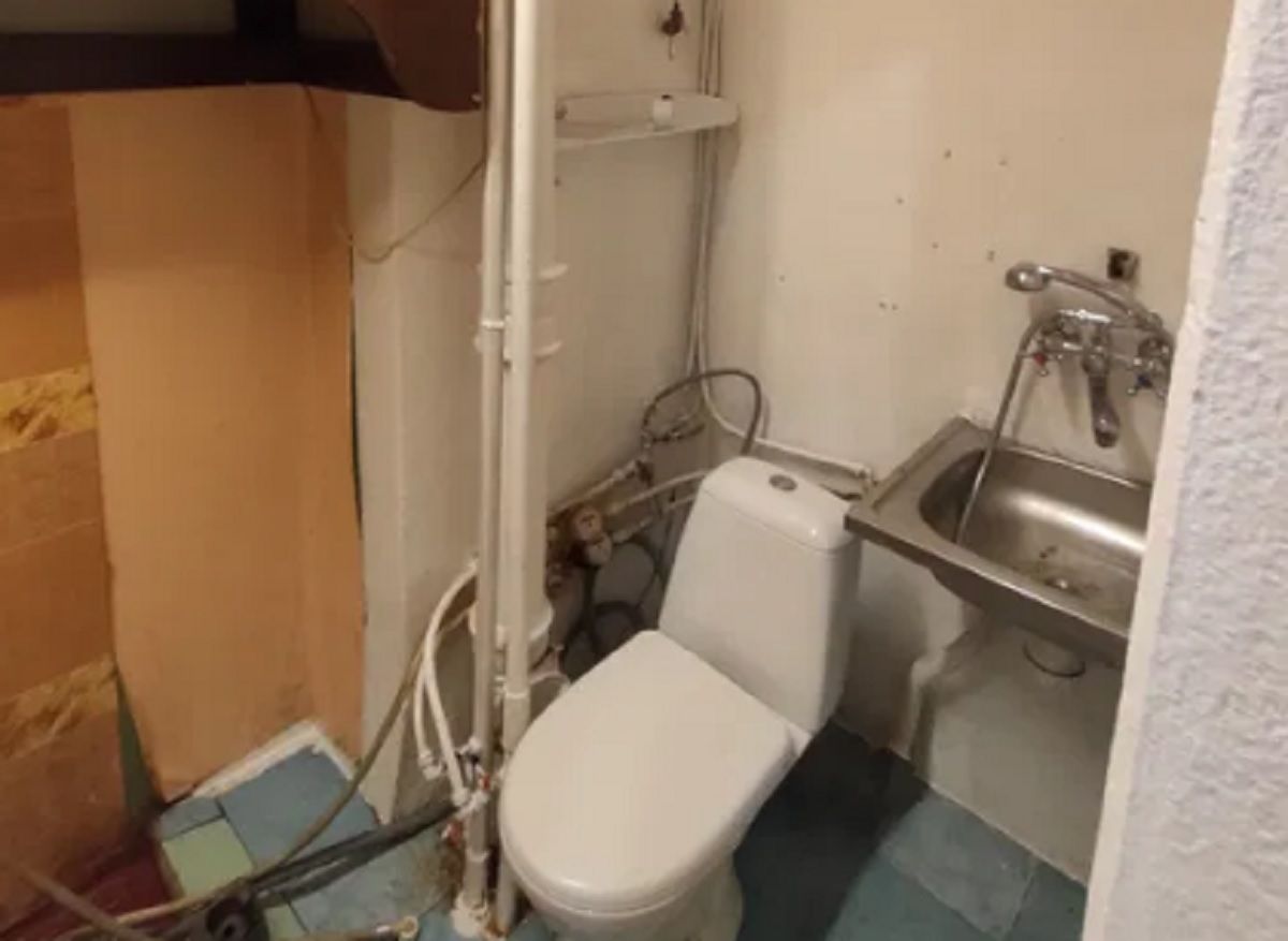 В Одессе недорого сдают крошечную квартиру с туалетом на кухне В Одессе недорого сдают крошечную квартиру с туалетом на кухне