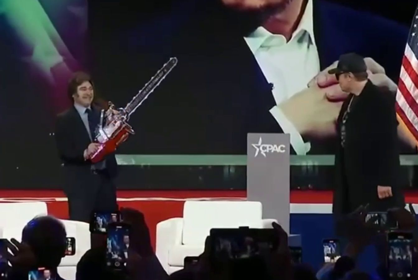 Президент Аргентини подарував Ілону Маску бензопилу - 24 Канал Президент Аргентини подарував Ілону Маску бензопилу - 24 Канал