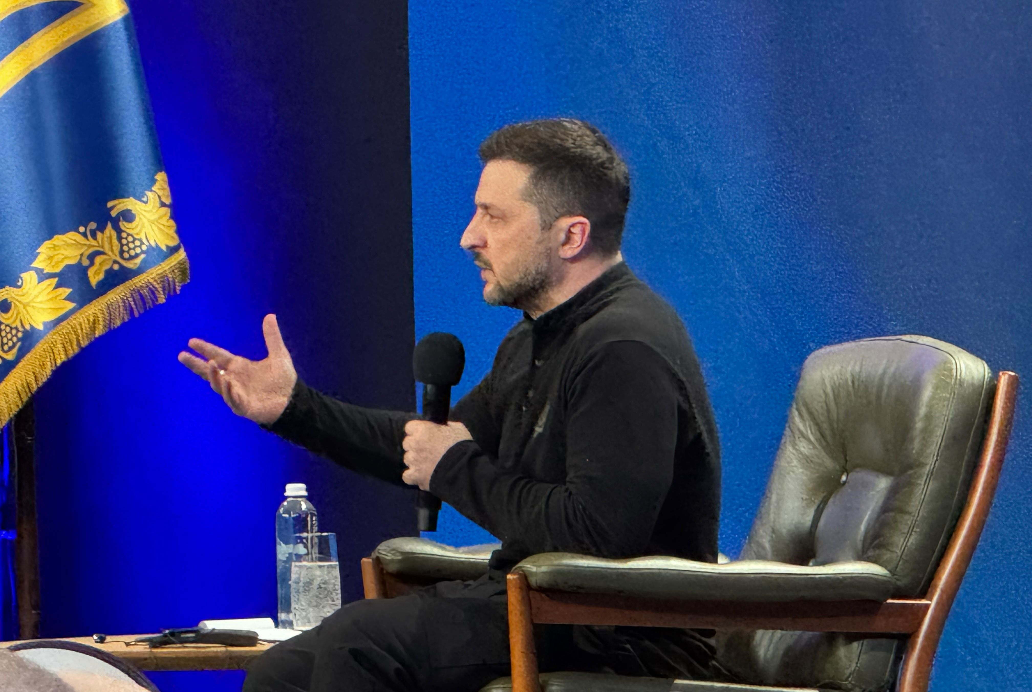 Я не собираюсь признавать даже 100 миллиардов, которые требуют США, – Зеленский - 24 Канал Я не собираюсь признавать даже 100 миллиардов, которые требуют США, – Зеленский - 24 Канал