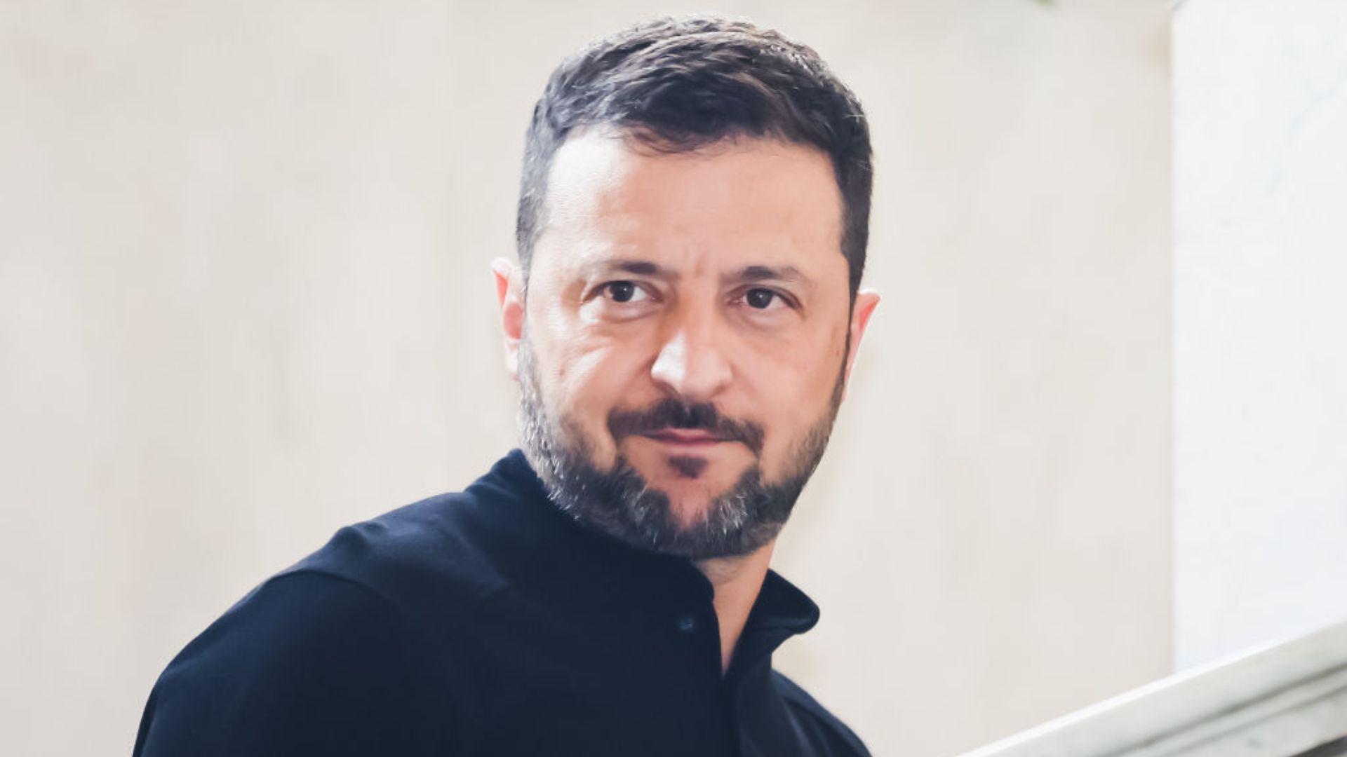 Есть лидер, который меня постоянно приглашает к себе, однако не говорит дату, вот и я не еду, – Зеленский - 24 Канал Есть лидер, который меня постоянно приглашает к себе, однако не говорит дату, вот и я не еду, – Зеленский - 24 Канал