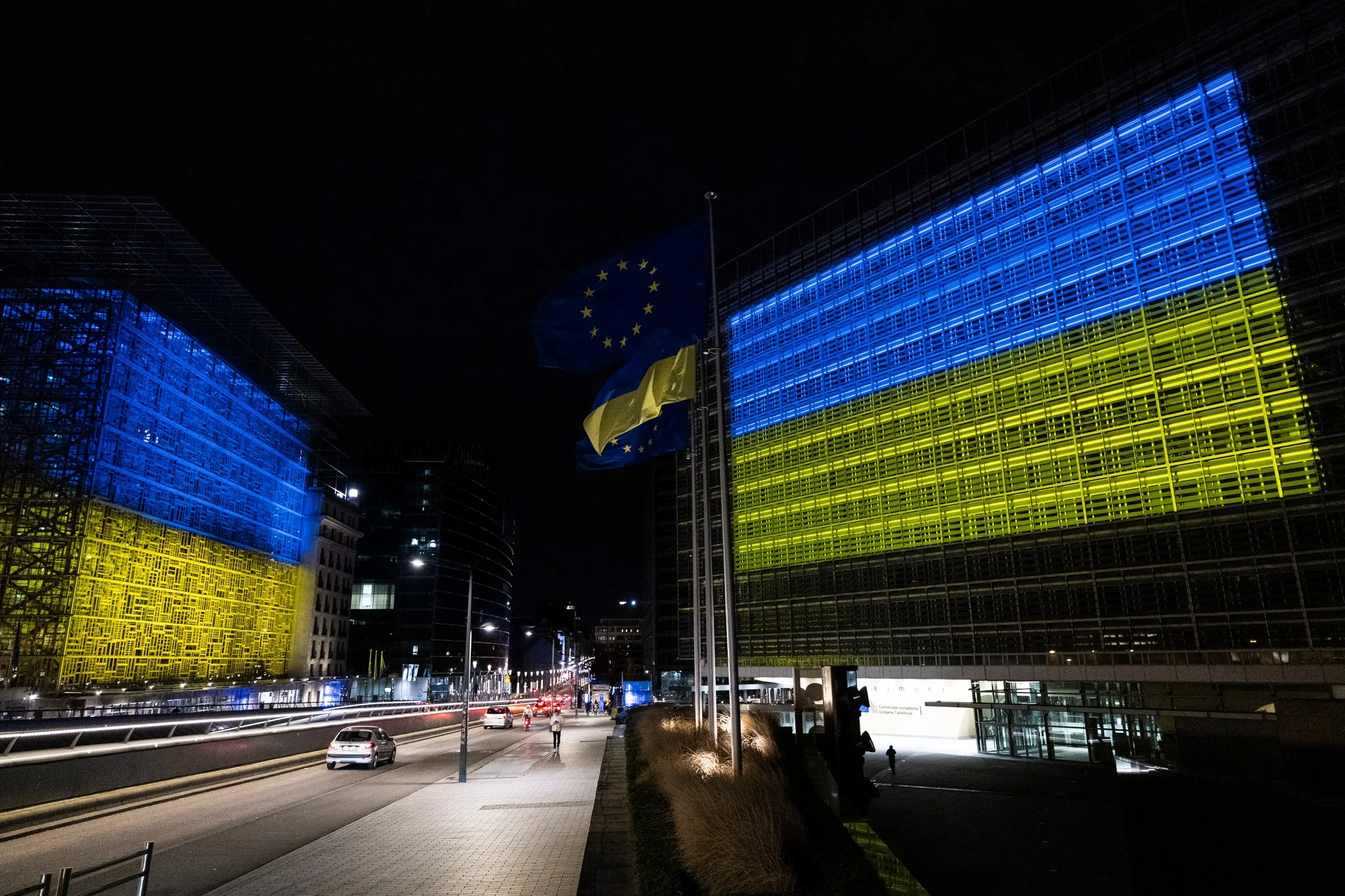 Європарламент підсвітили синьо-жовтим Європарламент підсвітили синьо-жовтим