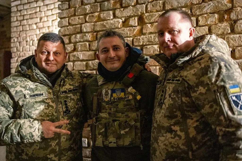 Коля Сєрга із Валерієм Залужним Коля Сєрга із Валерієм Залужним