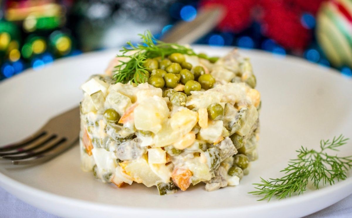 Рецепт "Оливье" с отварным языком Рецепт "Оливье" с отварным языком