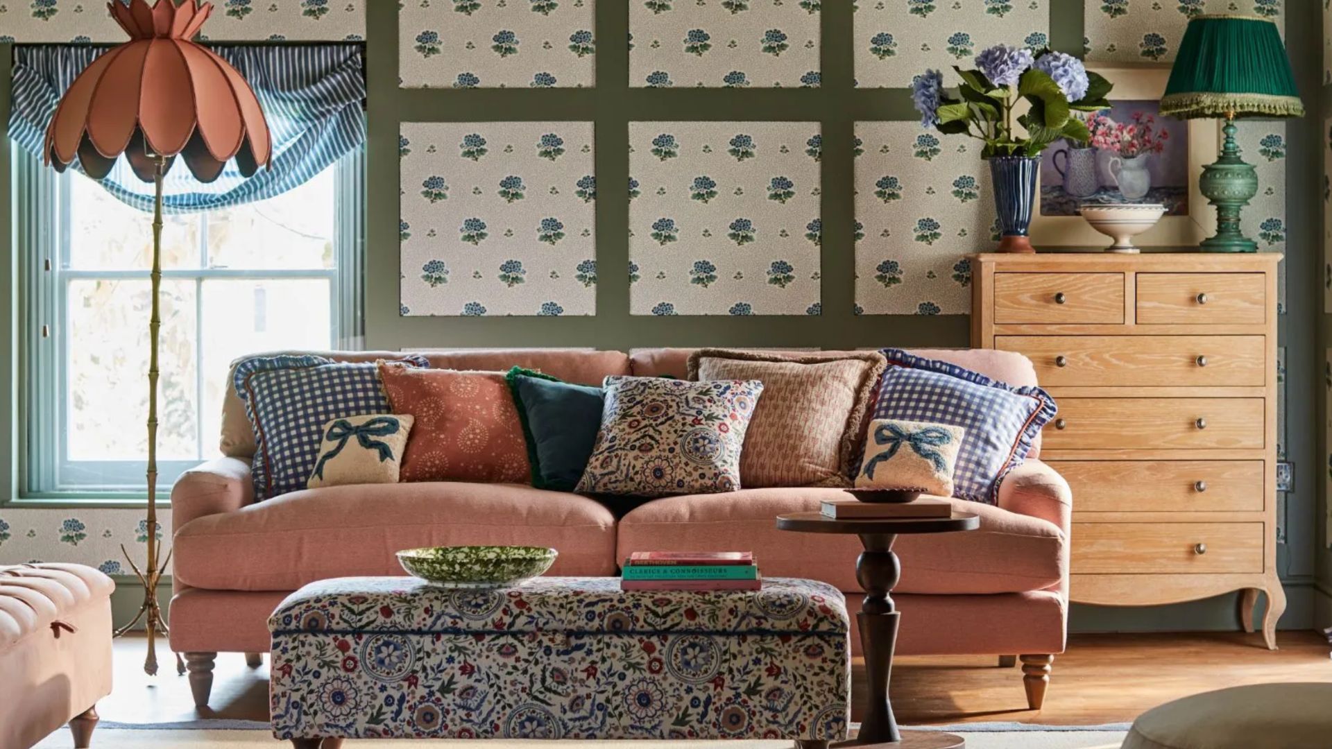 Как создать стиль вокруг дивана