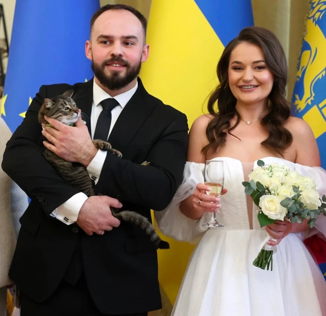 Левчик на весіллі у мерії Левчик на весіллі у мерії