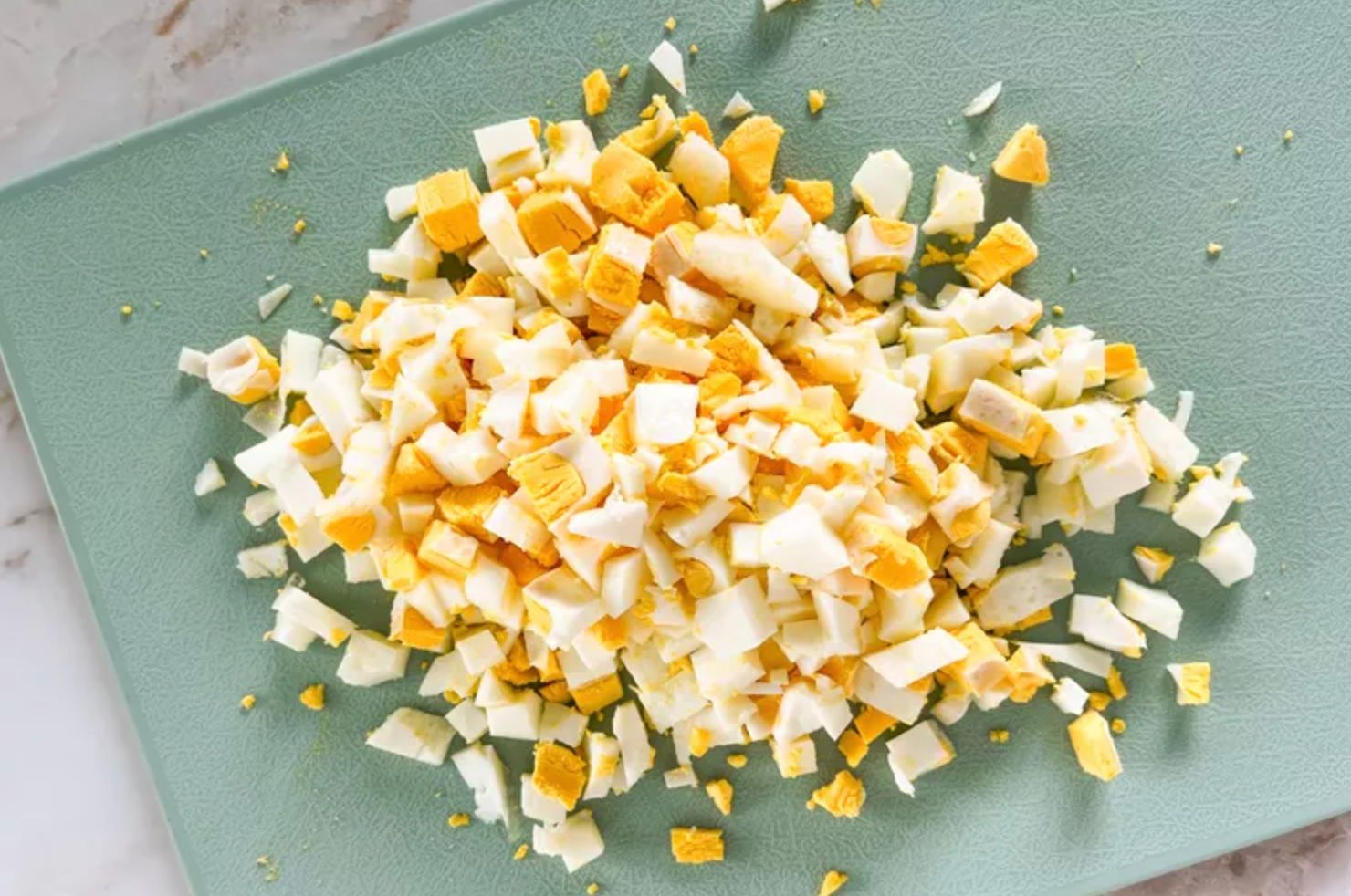 Як за лічені секунди порізати яйця на салат