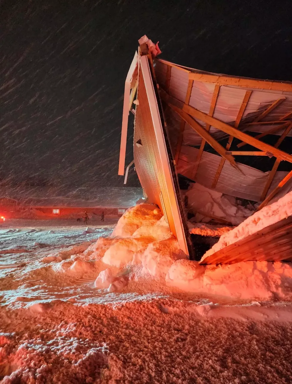 Hud-Son Forest Equipment не выдержала снегопада Hud-Son Forest Equipment не выдержала снегопада