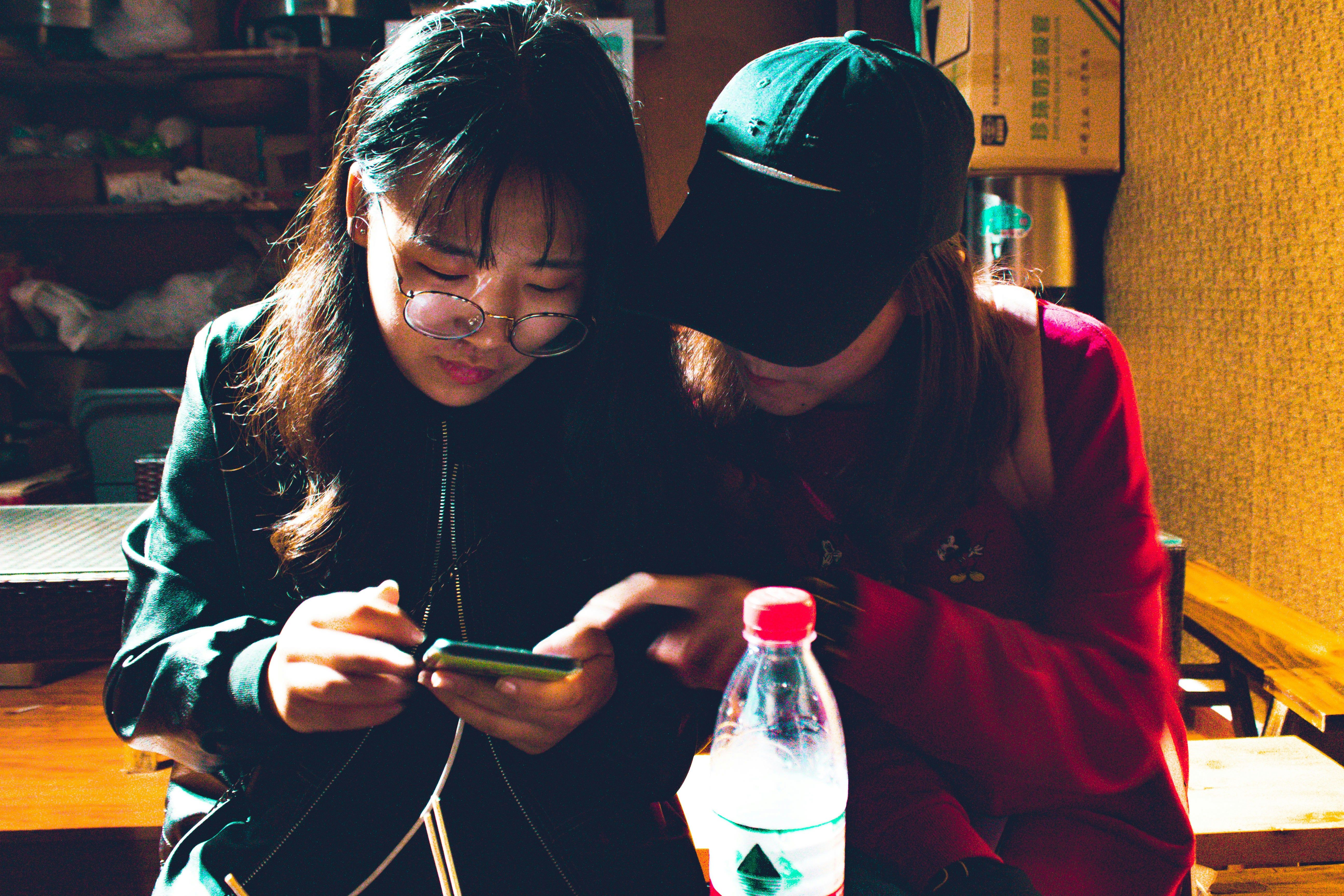 Люди притворяются родственниками умерших, чтобы бесплатно поесть Люди притворяются родственниками умерших, чтобы бесплатно поесть