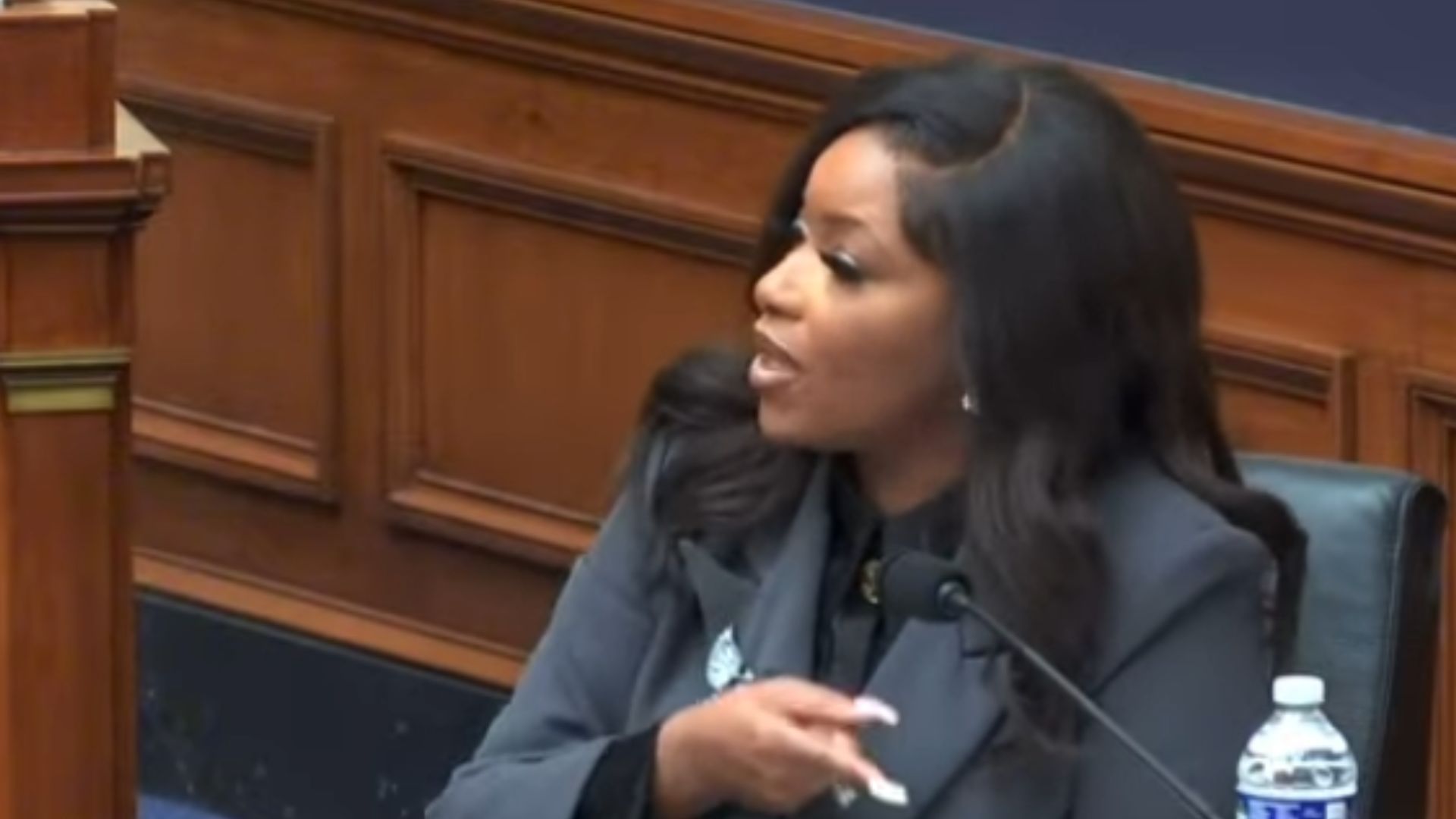 Жасмін Крокет зробила емоційну промову щодо дружби Трампа з Путіним Жасмін Крокет зробила емоційну промову щодо дружби Трампа з Путіним