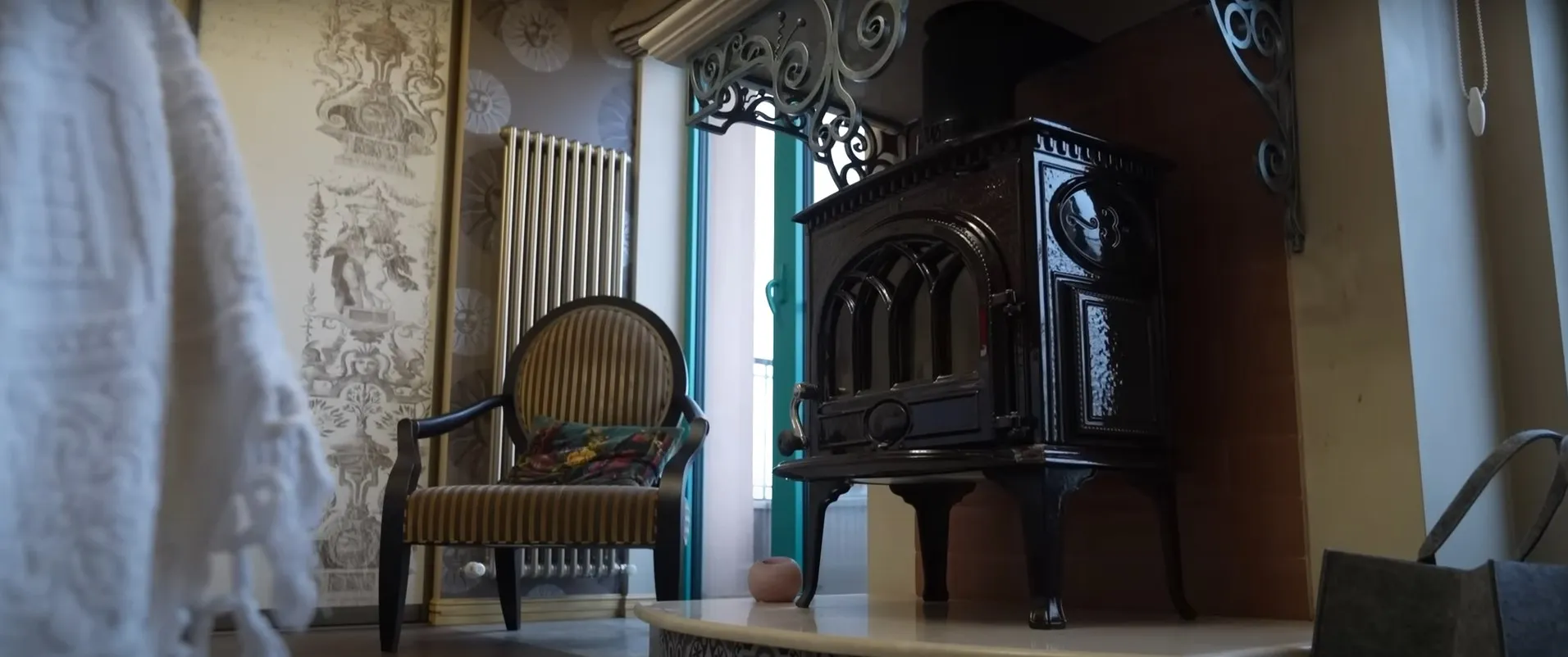 В спальне Литвиновой есть камин В спальне Литвиновой есть камин