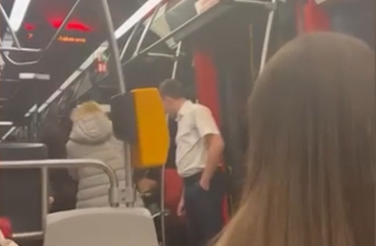 "Не маєте права бути в цій країні": у Чехії водій трамвая силою висадив українців із дитиною - 24 Канал "Не маєте права бути в цій країні": у Чехії водій трамвая силою висадив українців із дитиною - 24 Канал