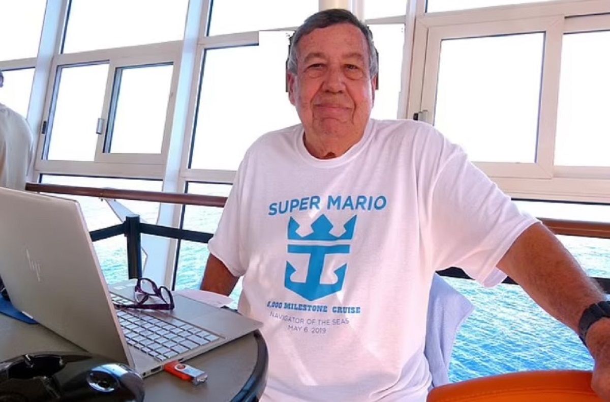 Бізнесмен живе на круїзних лайнерах Бізнесмен живе на круїзних лайнерах