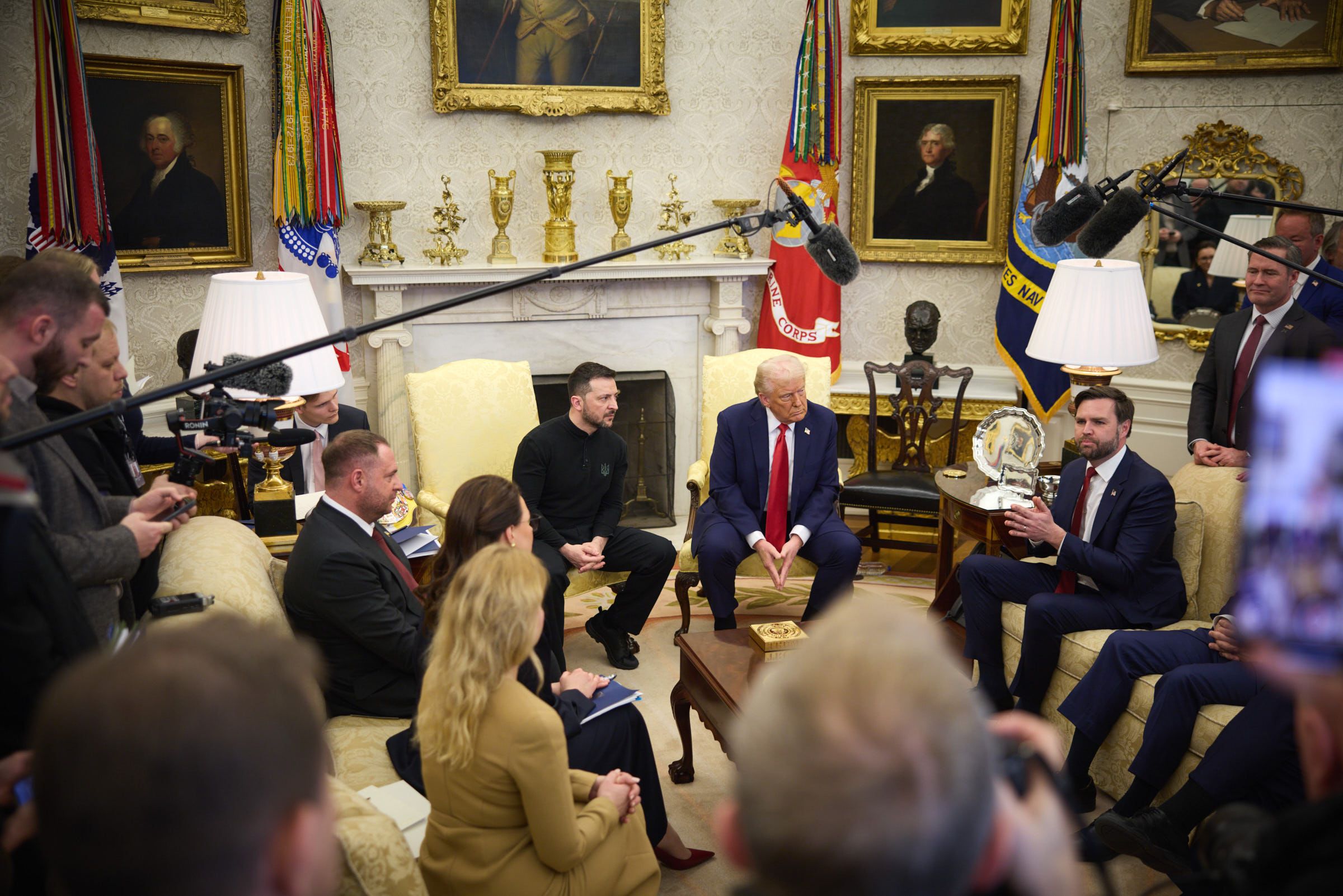 СМИ узнали, что происходило между Зеленским и Трампом после ссоры СМИ узнали, что происходило между Зеленским и Трампом после ссоры