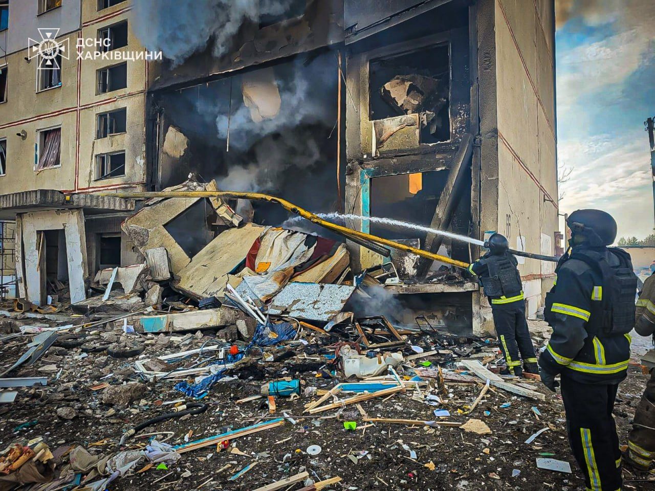 У Куп'янській громаді через ворожий обстріл сталася пожежа У Куп'янській громаді через ворожий обстріл сталася пожежа