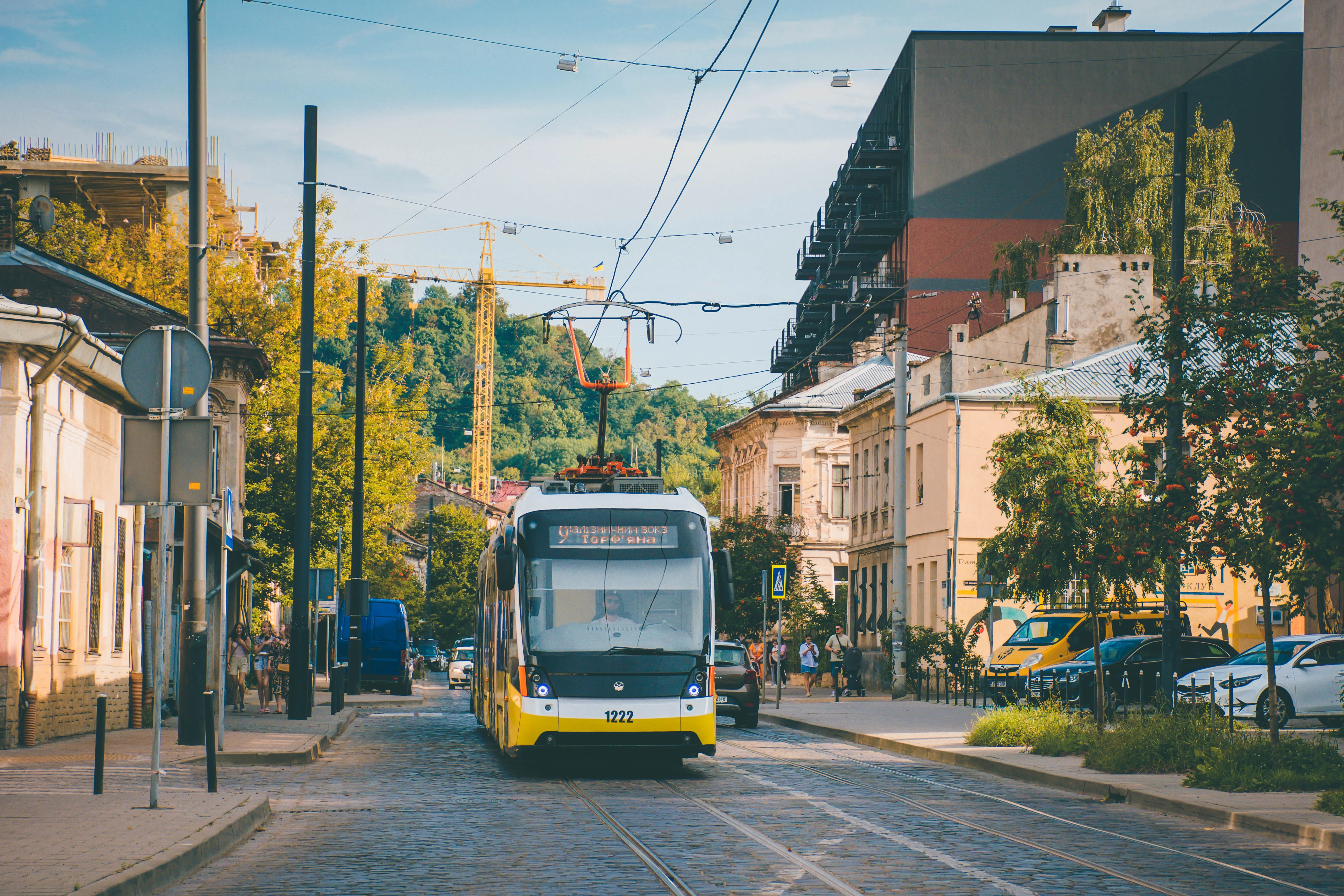 Трамвай едет по Львову Трамвай едет по Львову