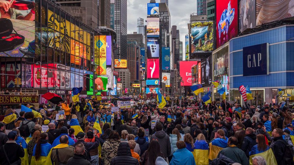 Акція на підтримку України в Нью-Йорку Акція на підтримку України в Нью-Йорку